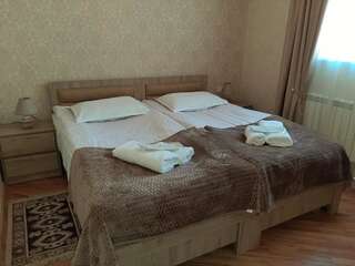 Гостевой дом Kazbegi Guide Степанцминда Двухместный номер с 2 отдельными кроватями и собственной ванной комнатой-4