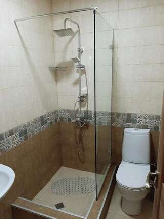 Гостевой дом Kazbegi Guide Степанцминда Двухместный номер с 2 отдельными кроватями и собственной ванной комнатой-8